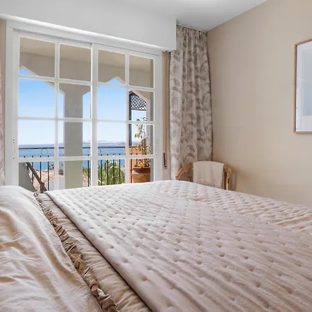 Penthouse Seaview Ref #103 *