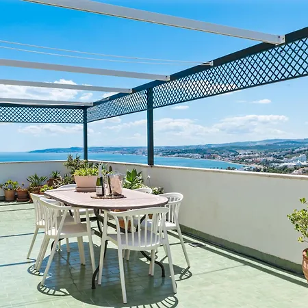 Penthouse Seaview Ref #103 *